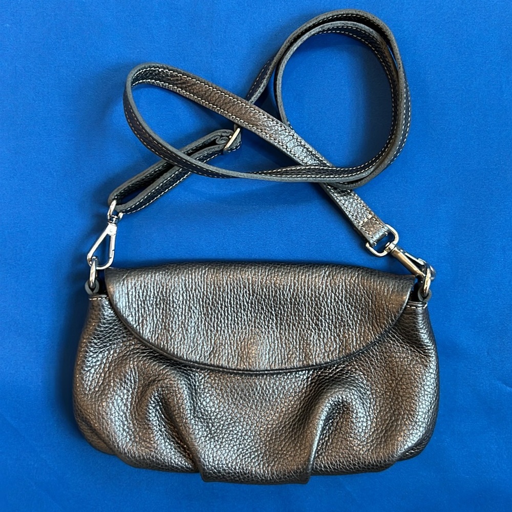 ROOTS pebbled pewter leather crossbody bag/clutch. Perfect condition!